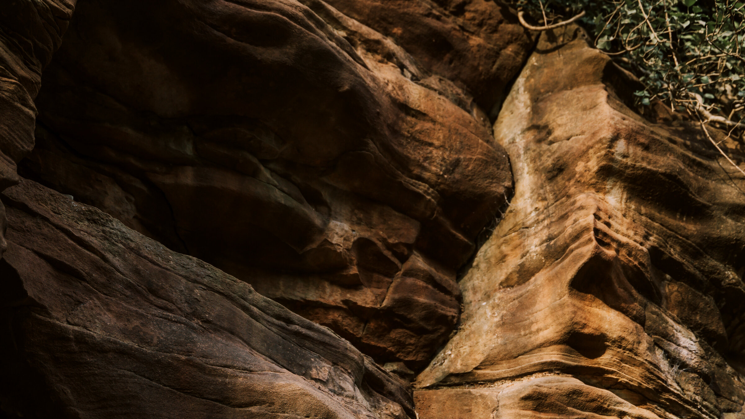 Bedding planes in a red sandstone face
